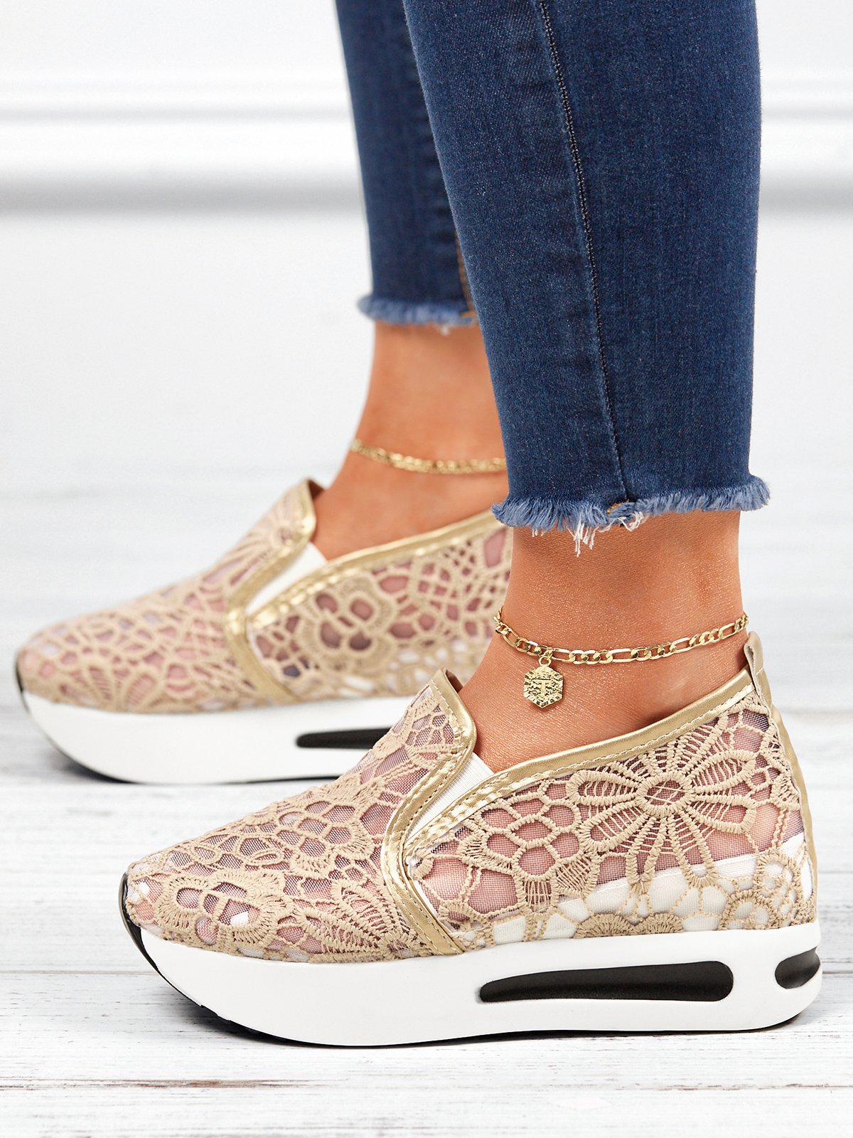 Blumenstickerei Mesh Paneeliert Slip-On Keil Sneakers