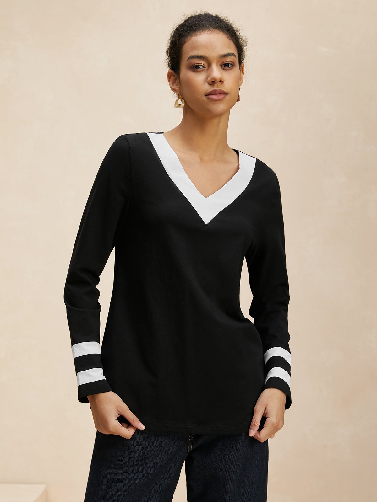 Schwarz und Weiß Farbblock Baumwolle Lässig V-Ausschnitt T-Shirt