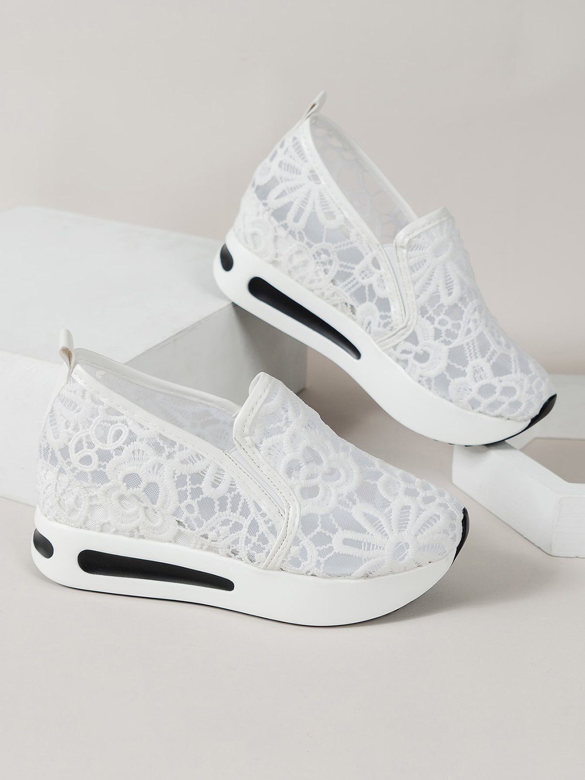 Blumenstickerei Mesh Paneeliert Slip-On Keil Sneakers