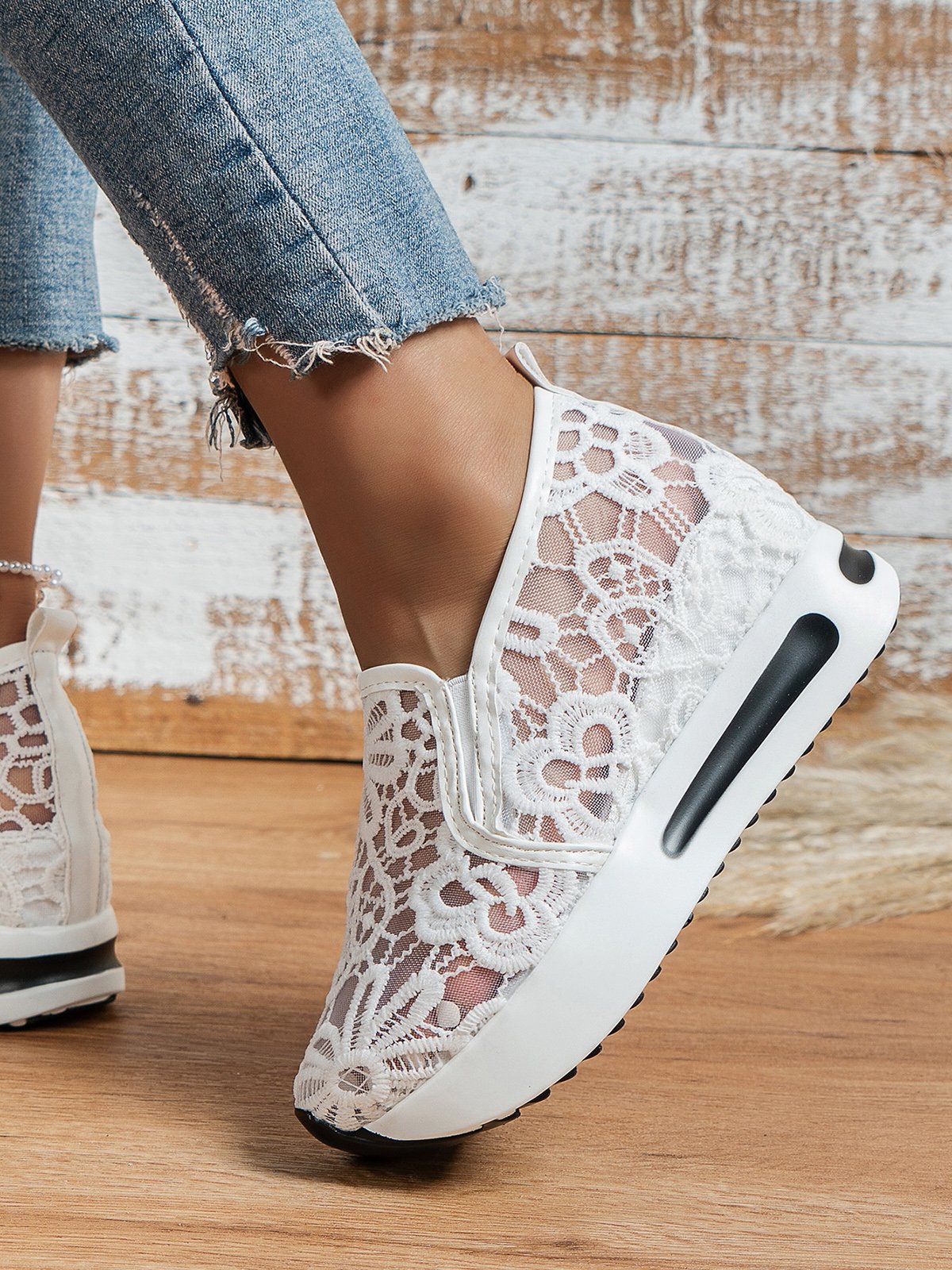Blumenstickerei Mesh Paneeliert Slip-On Keil Sneakers