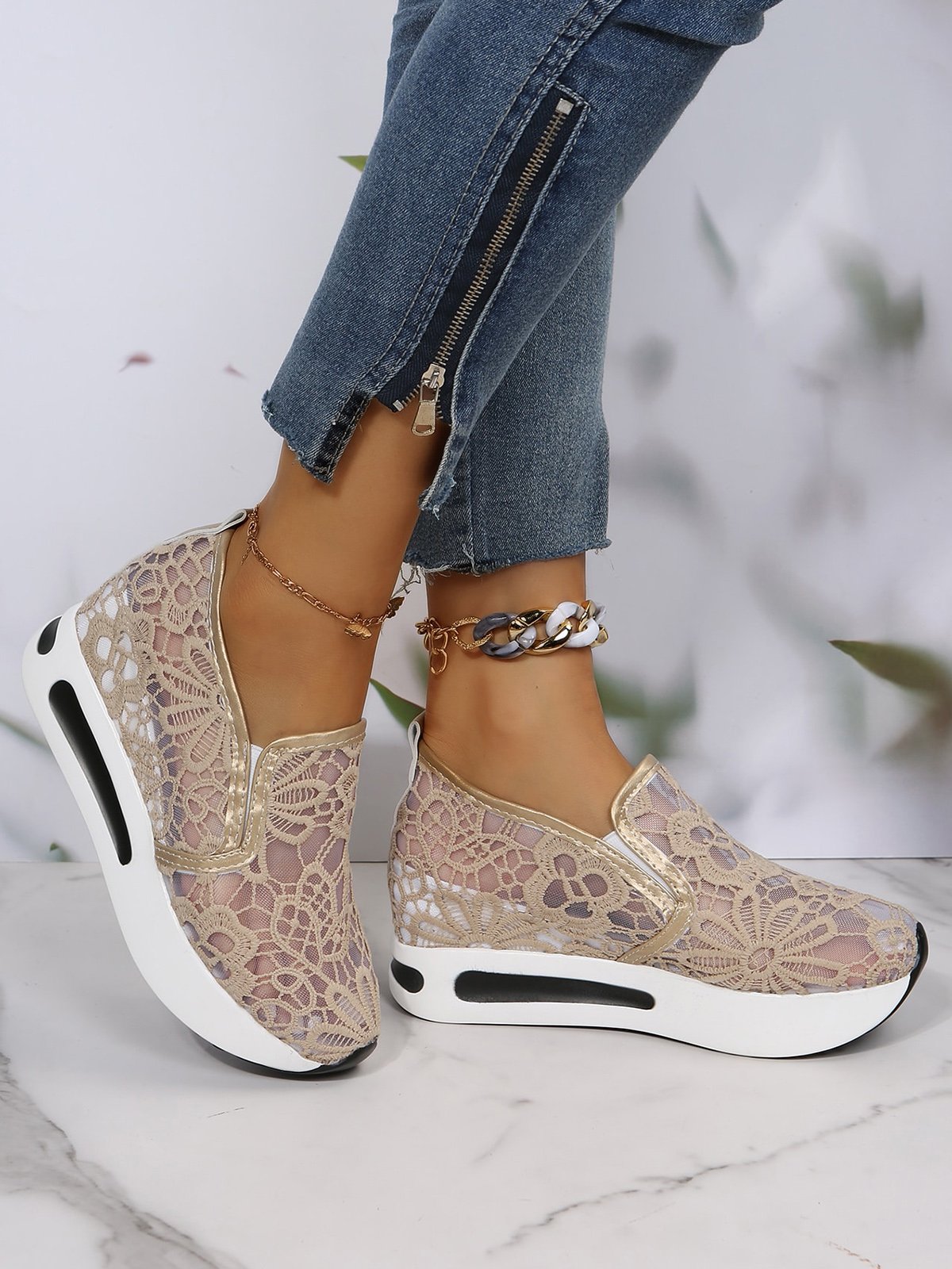 Blumenstickerei Mesh Paneeliert Slip-On Keil Sneakers