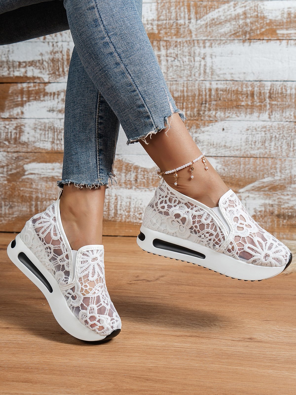 Blumenstickerei Mesh Paneeliert Slip-On Keil Sneakers