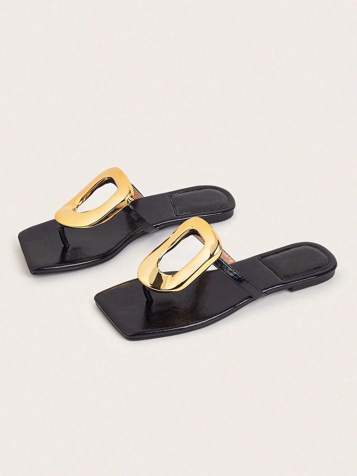 Ausgehöhlt Metall Dekor Quadratisch Zehentrenner-Sandalen