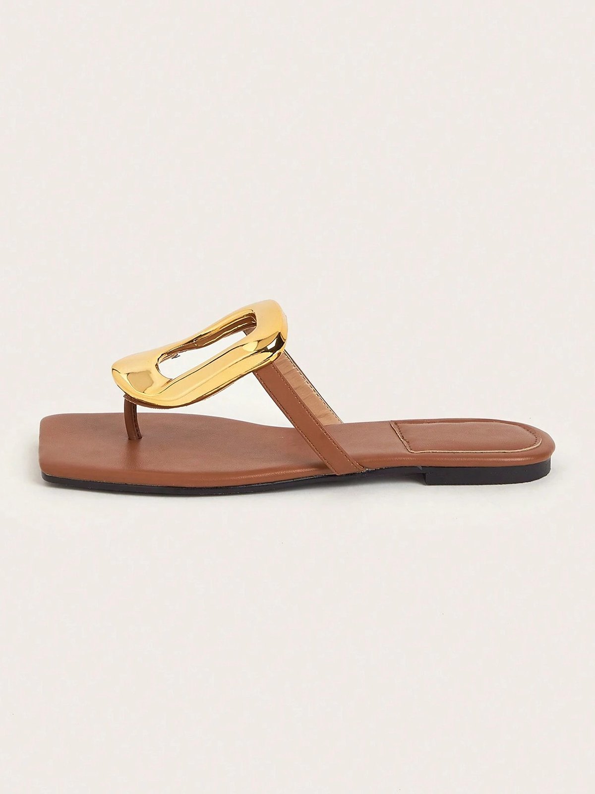 Ausgehöhlt Metall Dekor Quadratisch Zehentrenner-Sandalen