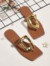 Ausgehöhlt Metall Dekor Quadratisch Zehentrenner-Sandalen